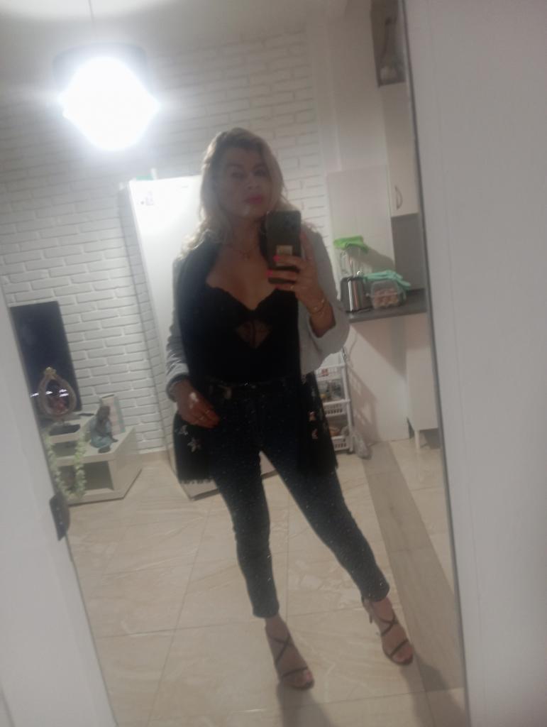 613815787: Chica busca chico en Málaga