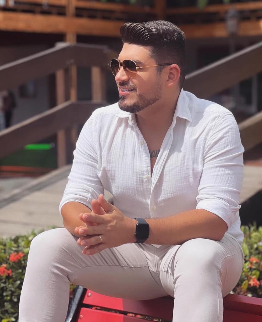 Chico busca chica en Sevilla: 