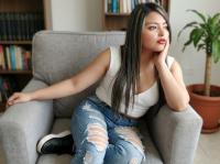 667037085: Chica busca chico en Sevilla