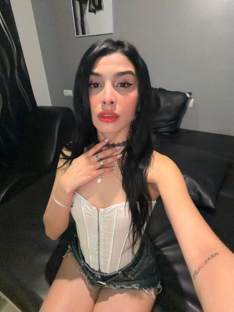 Chica busca chico en Ibiza: Chica busca chico