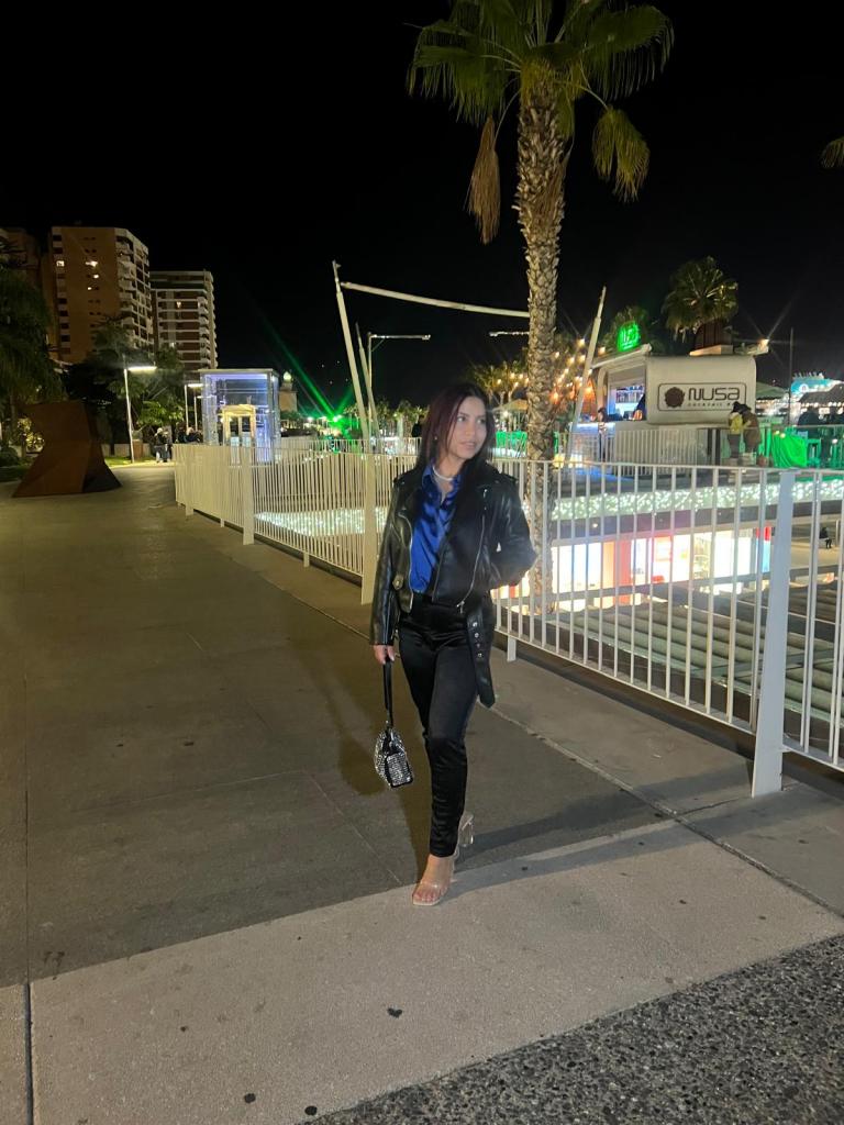 Chica busca chico en Almería: 