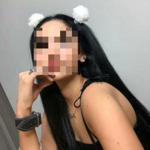 631727041: Chica busca chico en Sevilla