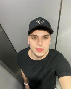 613367927: Chico busca chica en Cantabria