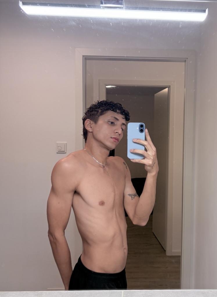 635037929: Chico busca chica en Barcelona