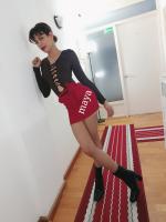 604385583: Chica busca chico en Barcelona