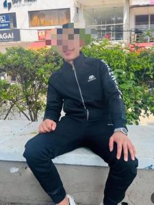 664669094: Chico busca chica en Lugo