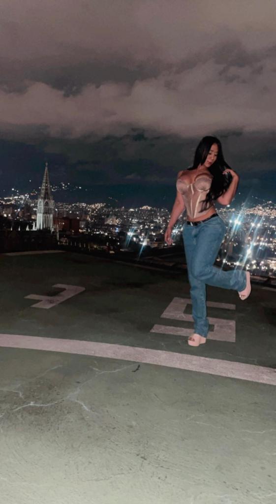 697624169: Chica busca chico en Málaga