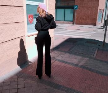 698503881: Chica busca chico en Madrid