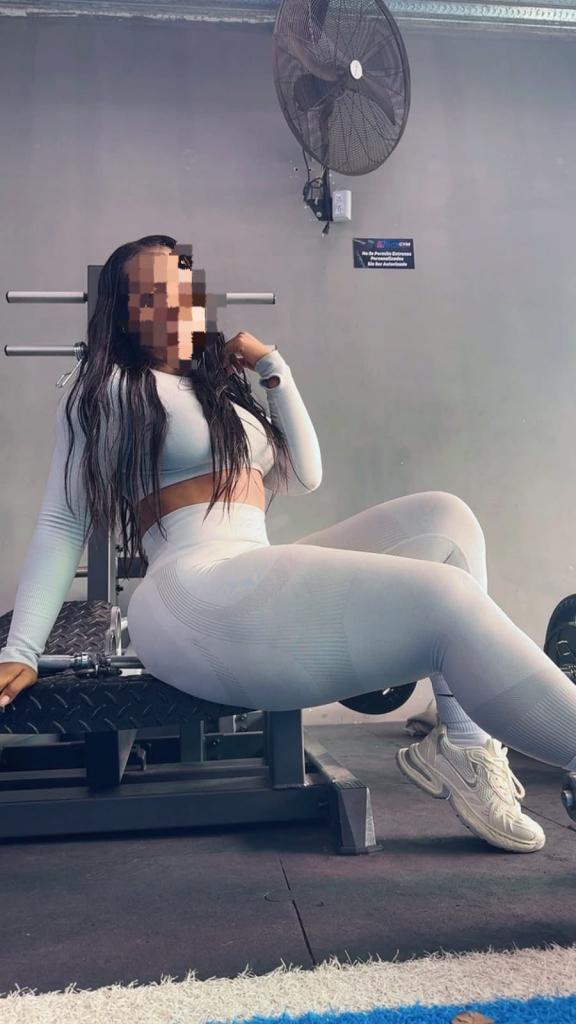 614792805: Chica busca chico en La Coruña