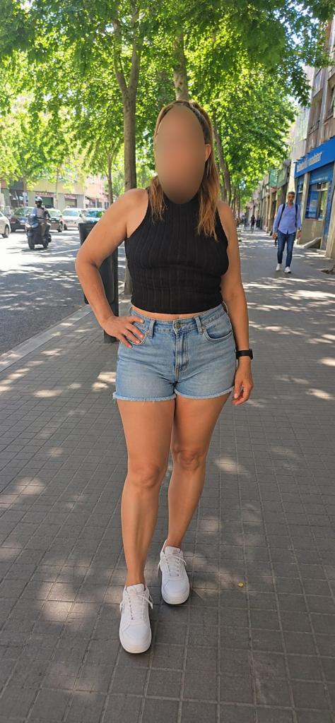 695610907: Chica busca chico en Barcelona