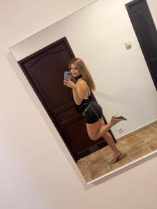 684750995: Chica busca chico en Barcelona
