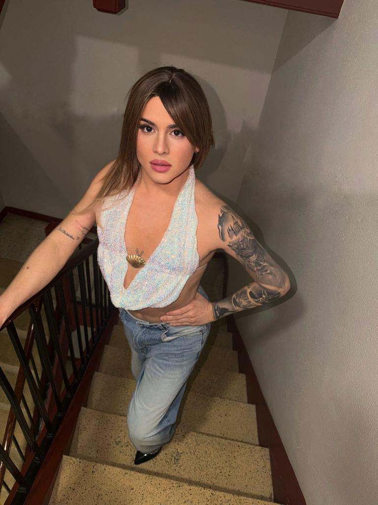 607473867: Transexual en La Coruña