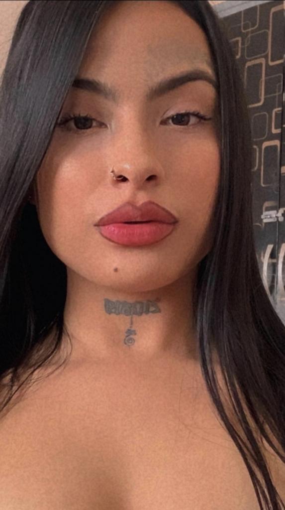 670490550: Chica busca chico en Barcelona