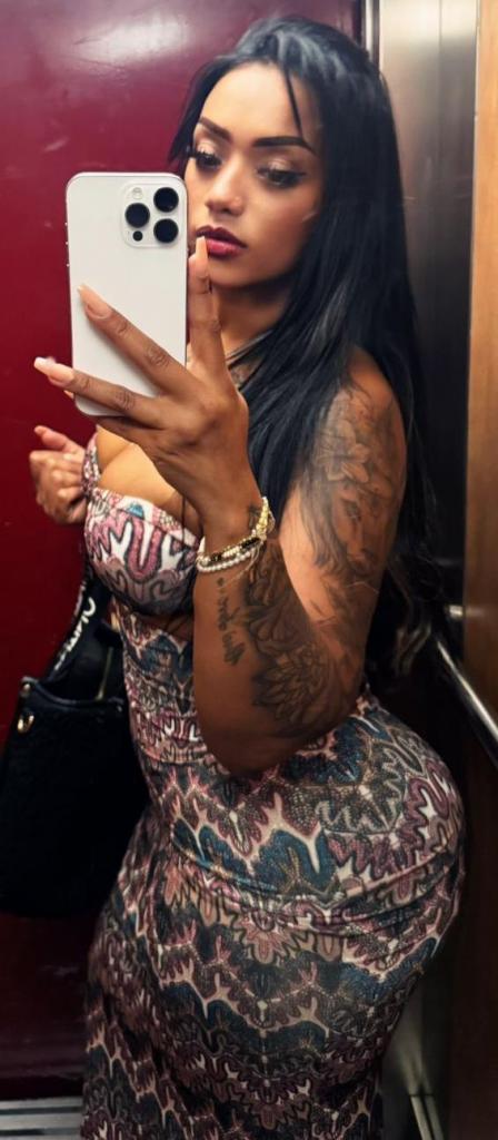 630804889: Chica busca chico en Barcelona