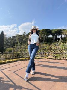 611253298: Chica busca chico en Gerona