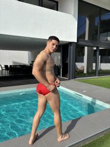 643867880: Chico busca chica en Barcelona