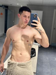 643867880: Chico busca chica en Barcelona