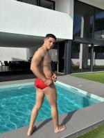 643867880: Chico busca chica en Barcelona