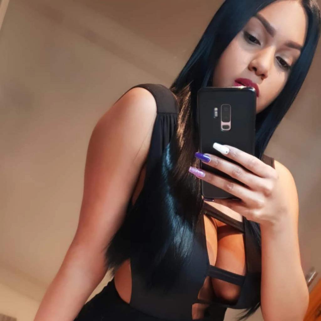 631035240: Chica busca chico en Sevilla