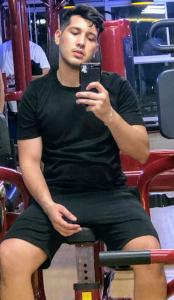 Chico busca chica en Sevilla: 