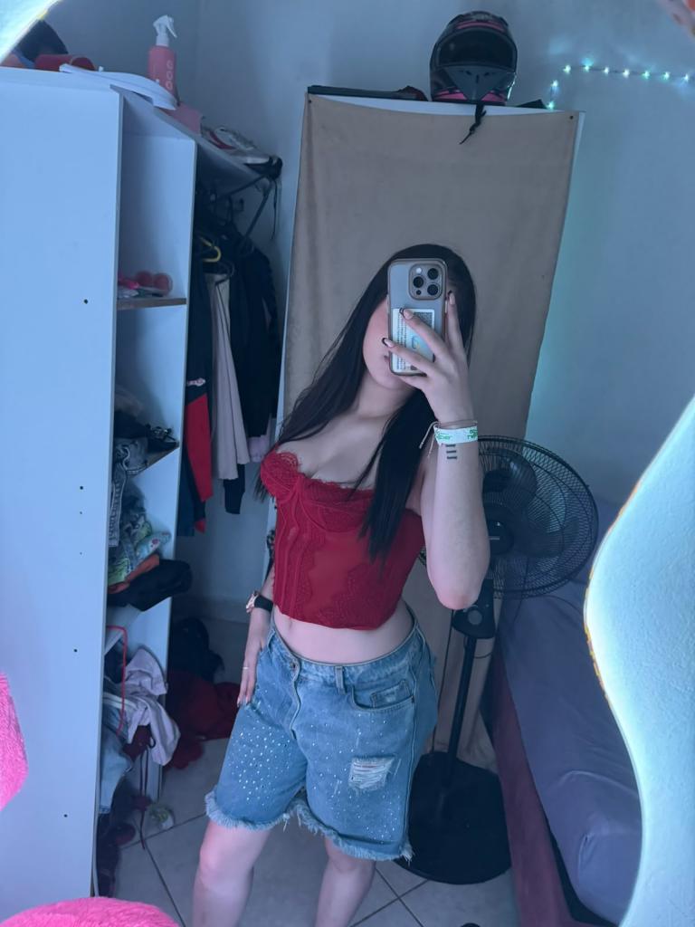 691942592: Chica busca chico en Barcelona