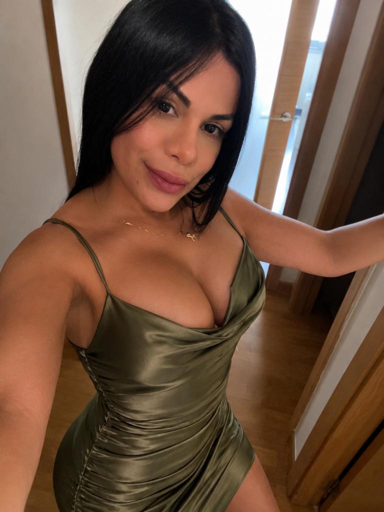 681814857: Chica busca chico en Orense