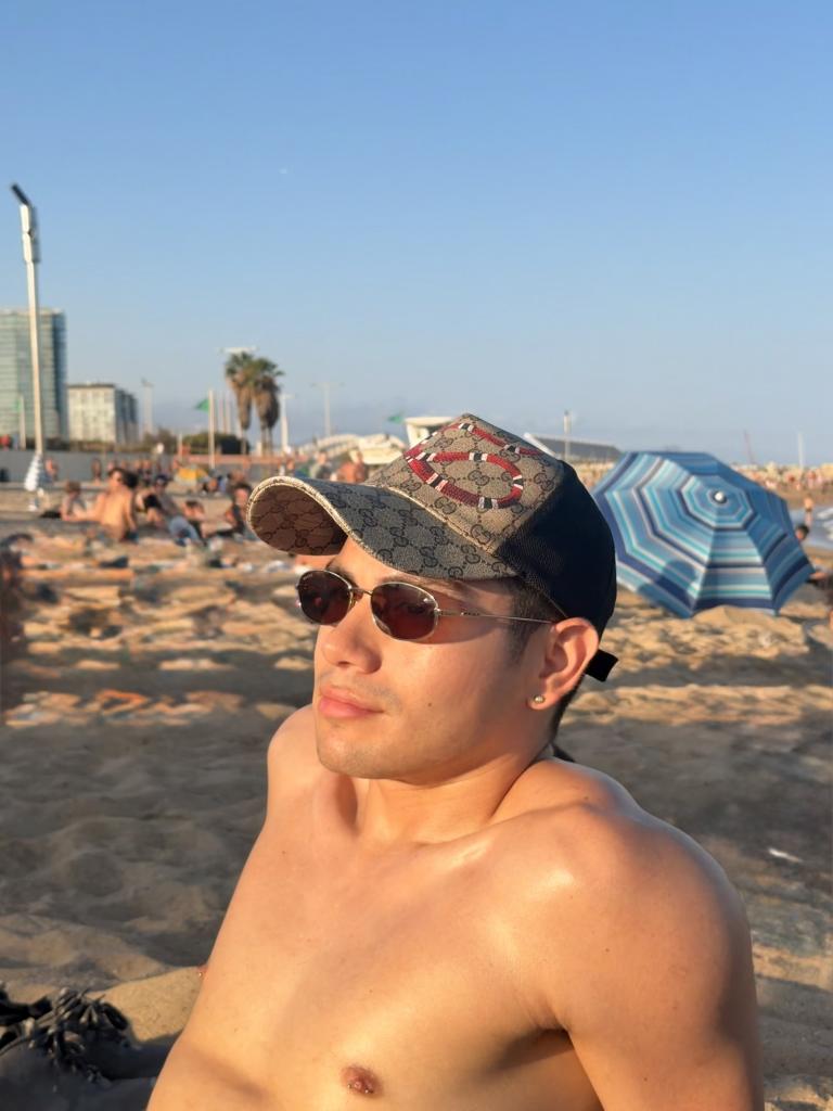 692543750: Chico busca chica en Barcelona