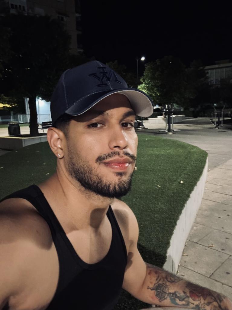 643852366: Chico busca chica en Granada