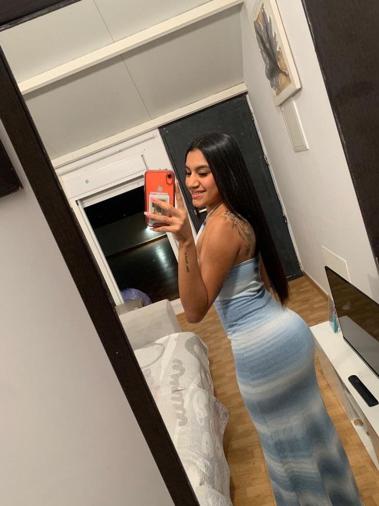 613561886: Chica busca chico en Málaga