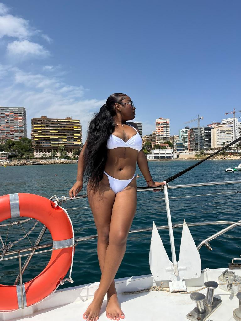 633207016: Chica busca chico en Cantabria