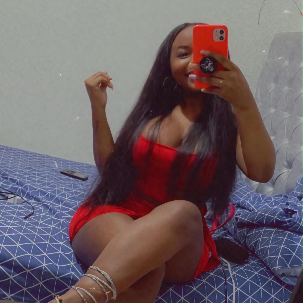 610686158: Chica busca chico en Barcelona
