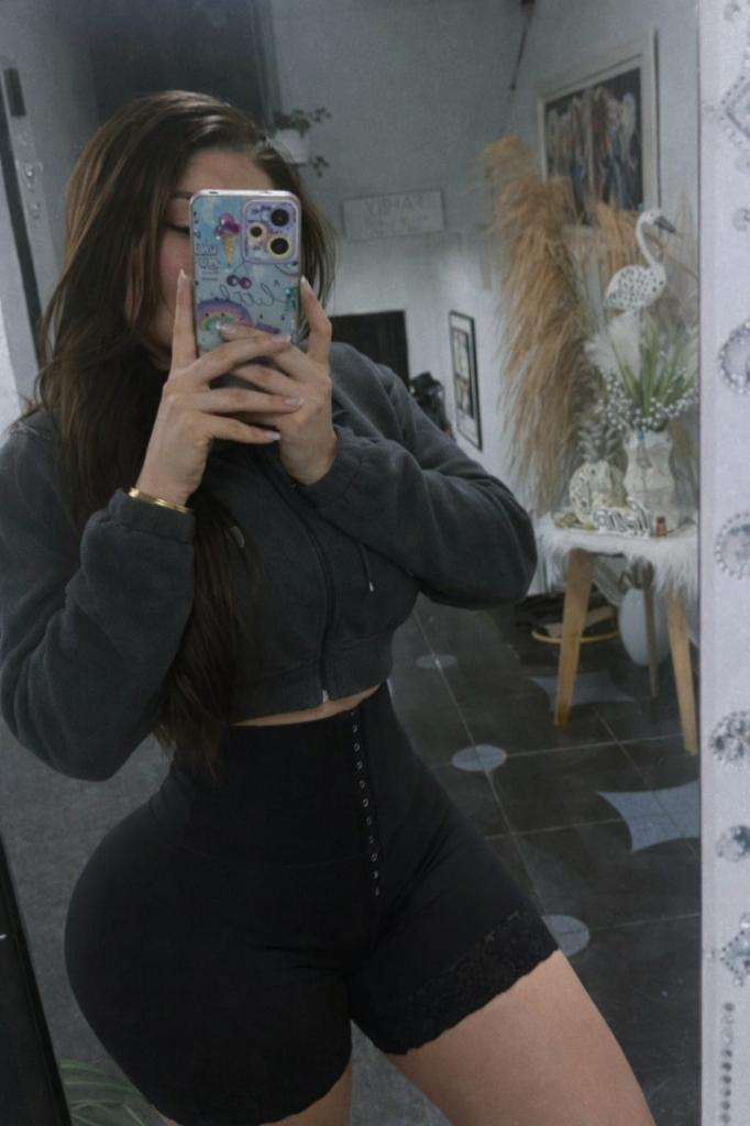 743088209: Chica busca chico en Murcia