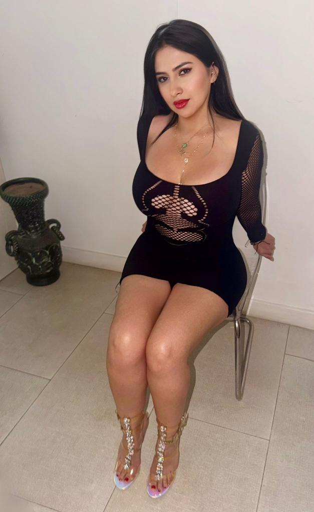 607786847: Chica busca chico en Barcelona