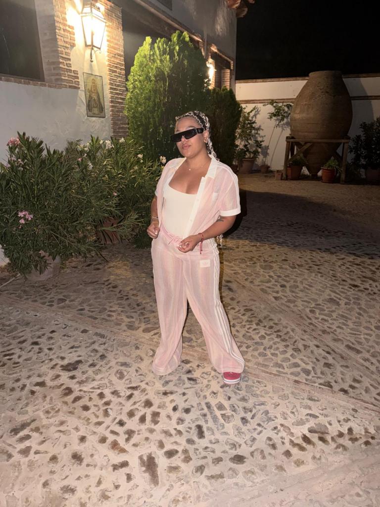 647315397: Chica busca chico en Madrid