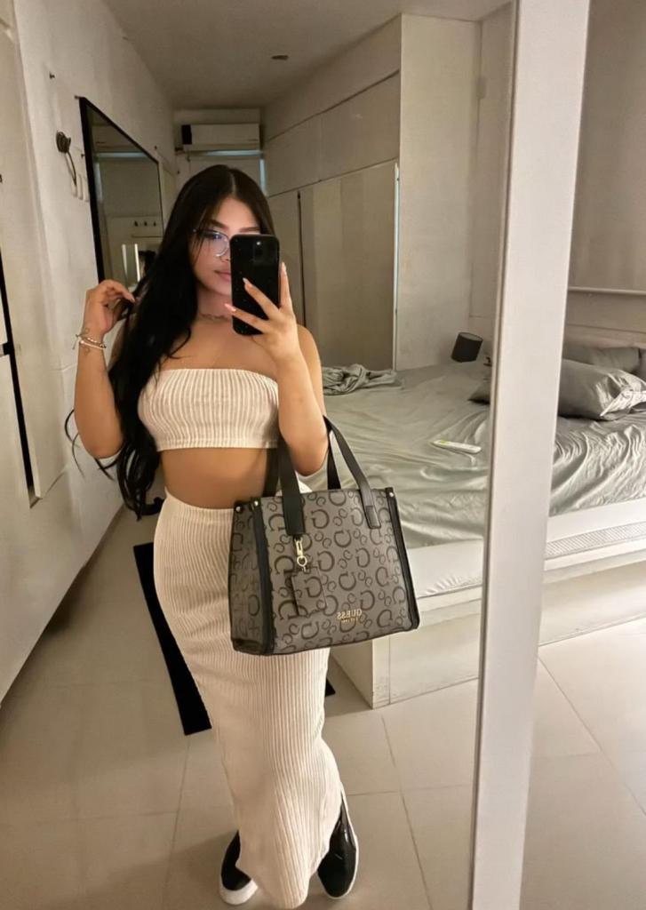 Chica busca chico en Alicante: Chica busca chico