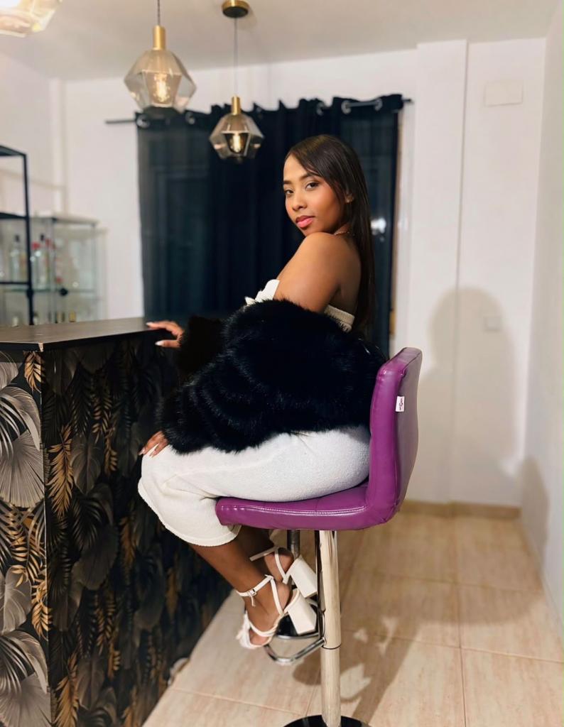 629708399: Chica busca chico en Murcia