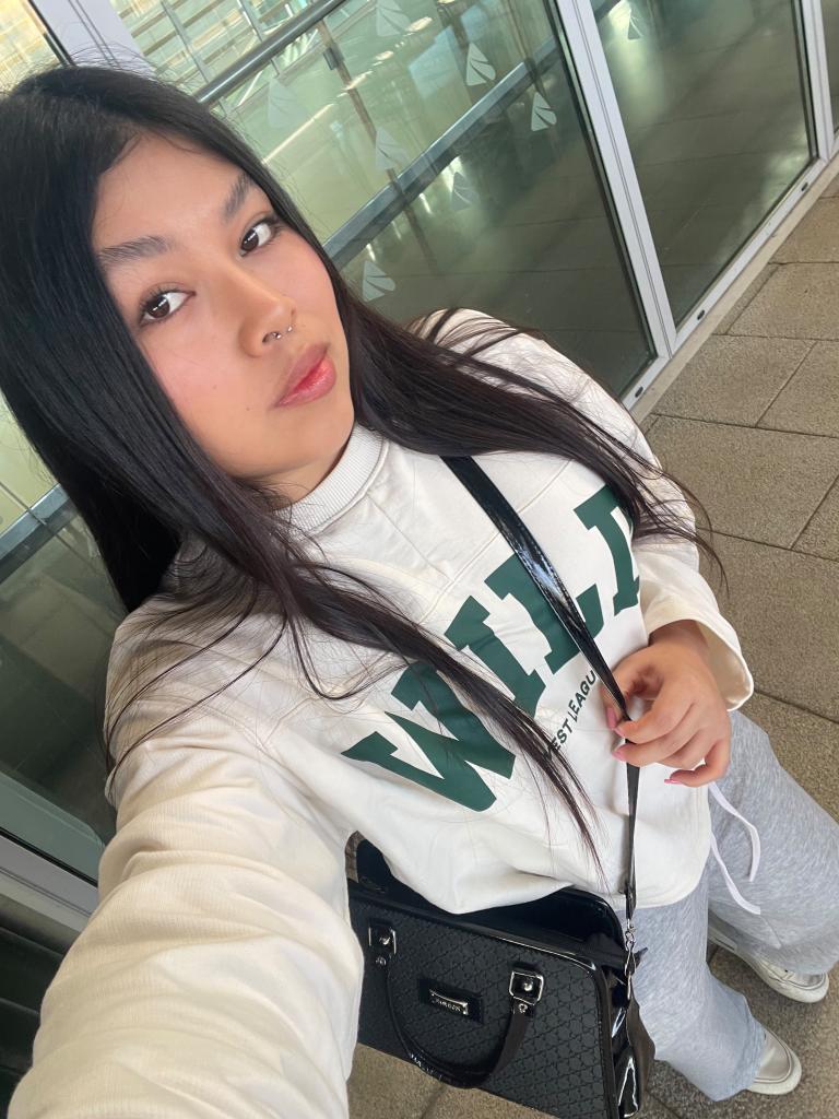 631155448: Chica busca chico en Lérida