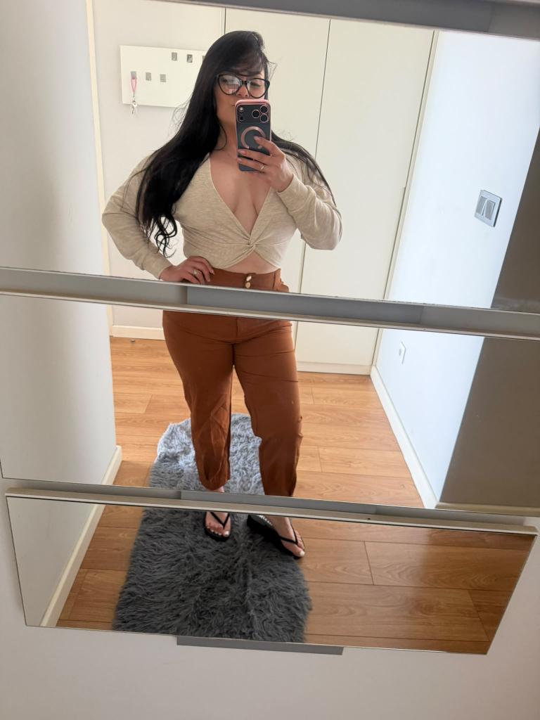643890957: Chica busca chico en La Coruña