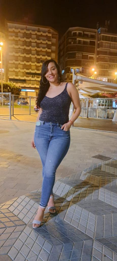 617785763: Chica busca chico en Barcelona