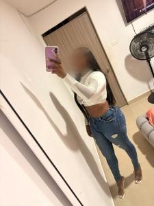 611302195: Chica busca chico en Barcelona
