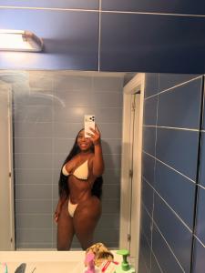 611302195: Chica busca chico en Barcelona