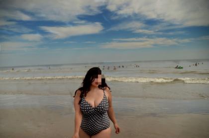 674564045: Chica busca chico en Sevilla