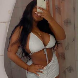 610686158: Chica busca chico en Barcelona