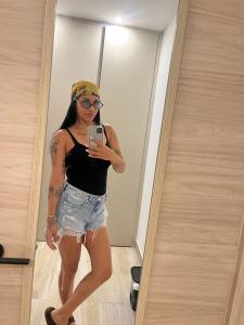 644195536: Chica busca chico en Madrid