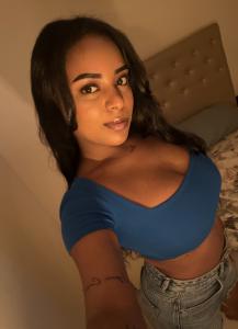 664259037: Chica busca chico en Barcelona