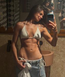 600488437: Chica busca chico en Lugo