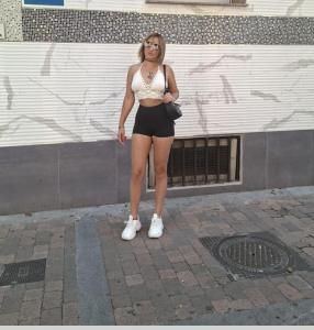 698503881: Chica busca chico en Madrid