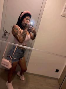 647315397: Chica busca chico en Madrid