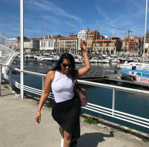 663049990: Chica busca chico en Madrid