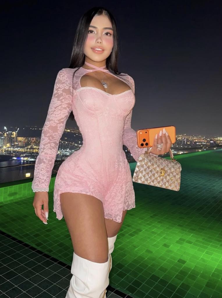 631777450: Chica busca chico en Cantabria